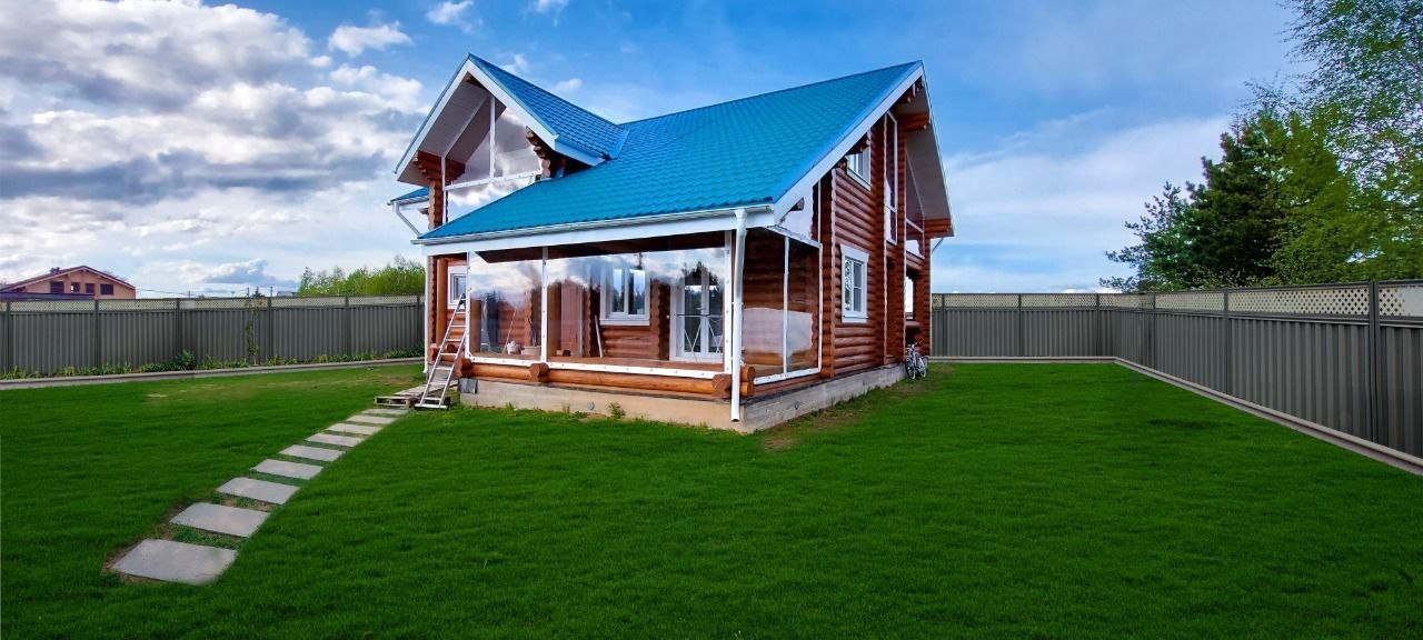 Мягкие окна на веранде загородного дома в Севске